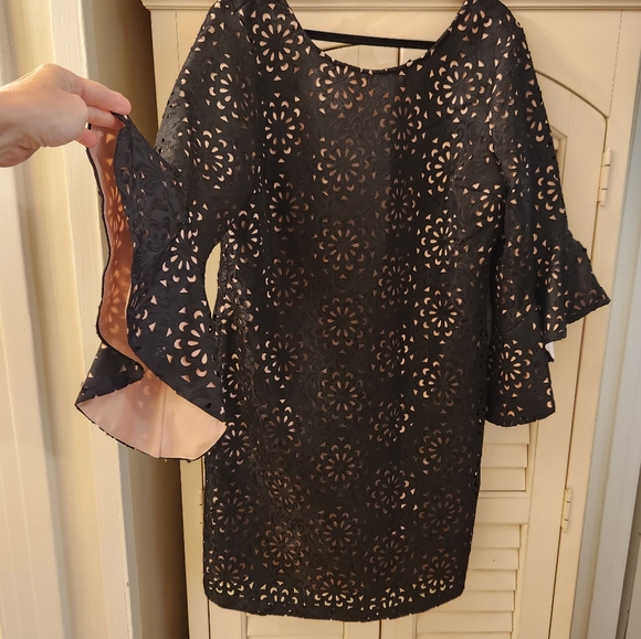 Jax Black Label Women's Black Laser-Cut Jacquard Bell-Sleeve Dress Size 16 - Picture 3 of 6